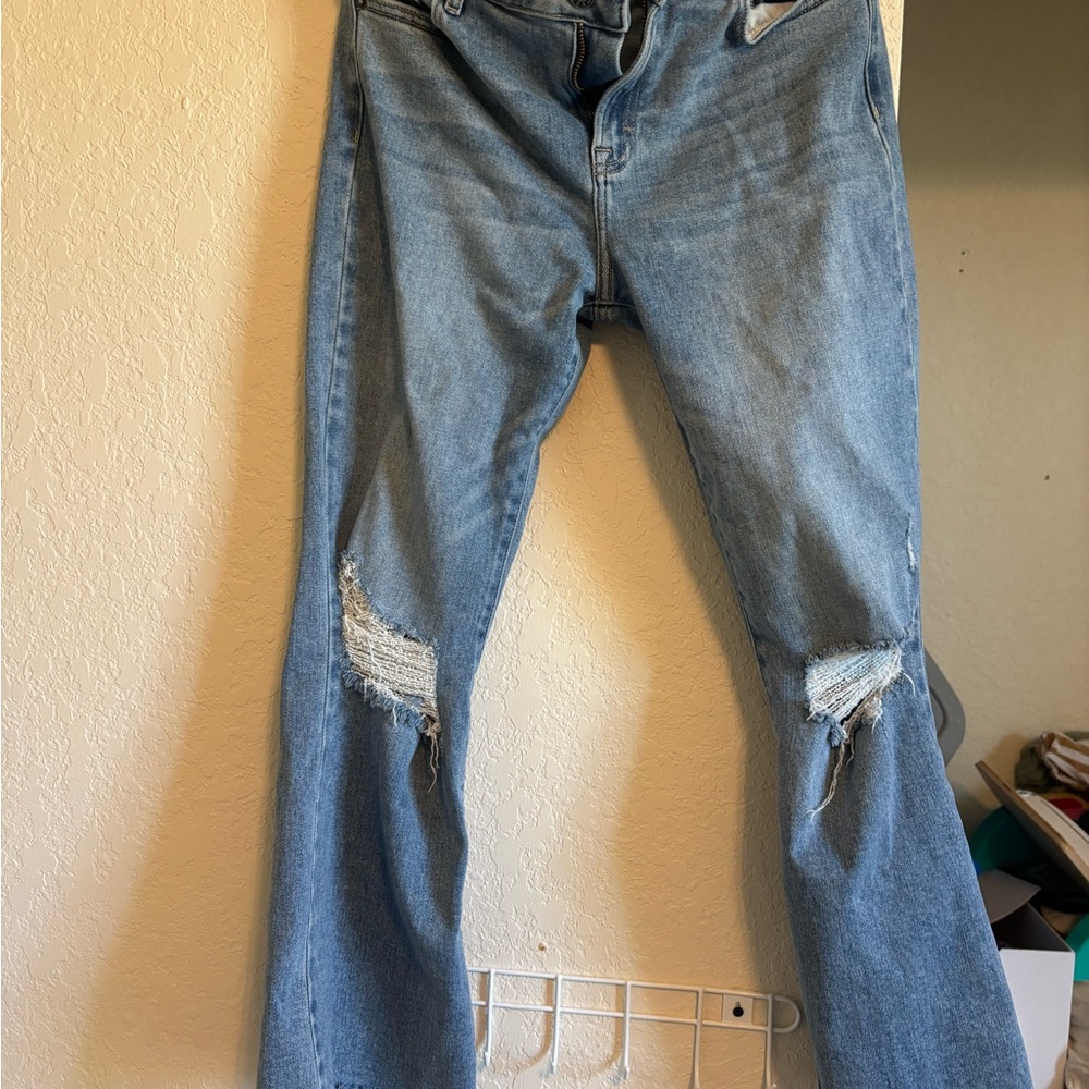 Women's Carly Jean Los Angeles Kate mid rise distressed jeans